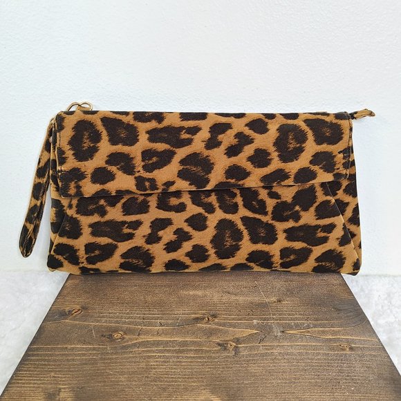 Missguided Handbags - Missguided Cheetah Animal Print Wristlet Clutch